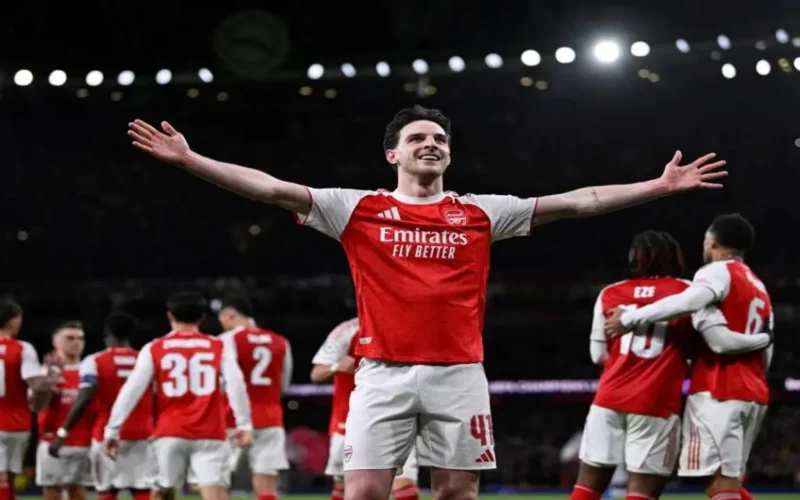 أرسنال ينجو من مقصلة الثلاثاء ويتمسك بحلم التتويج بلقب الرباعية التاريخية